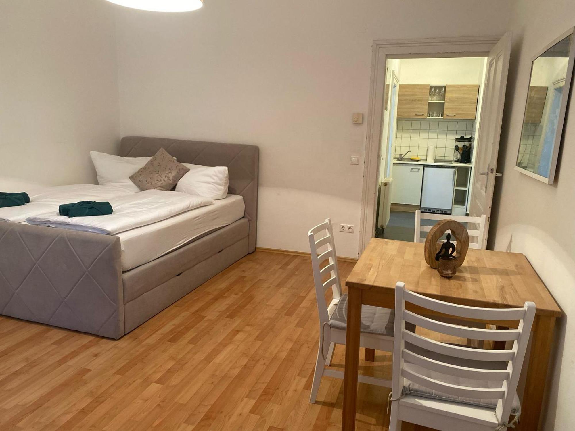 Peaceful 2br 15-min To Ottakring Station Apartament *